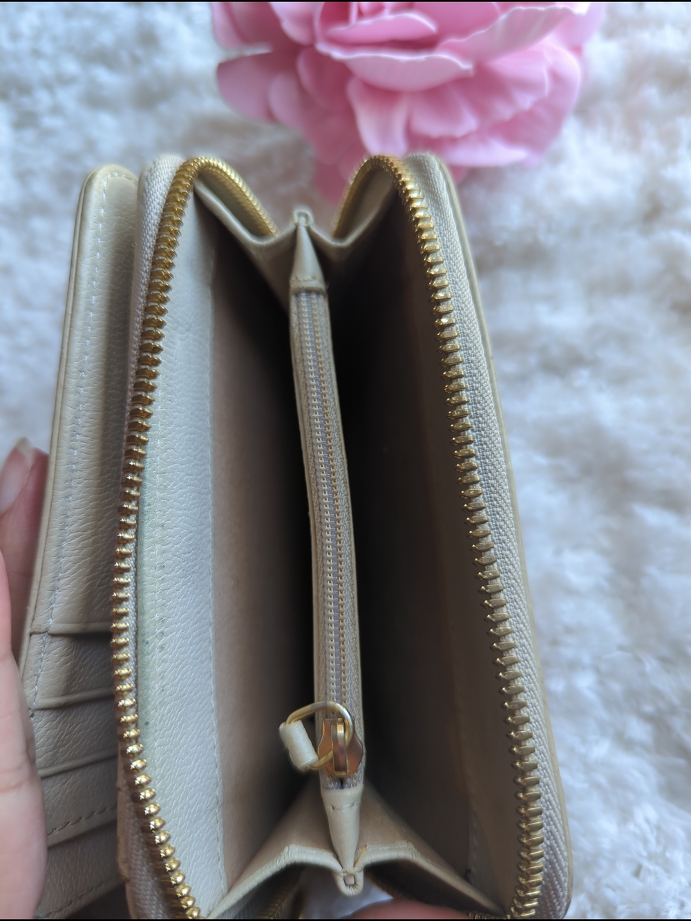 See by Chloé Two-Tone Soft Leather Zip Compact Wallet Minimalist Chic - Picture 5 of 5